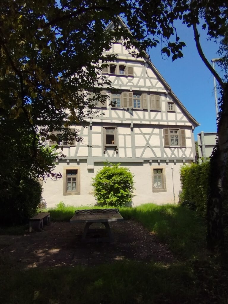 Klosterhof Tübingen mit Tischtennisplatte
